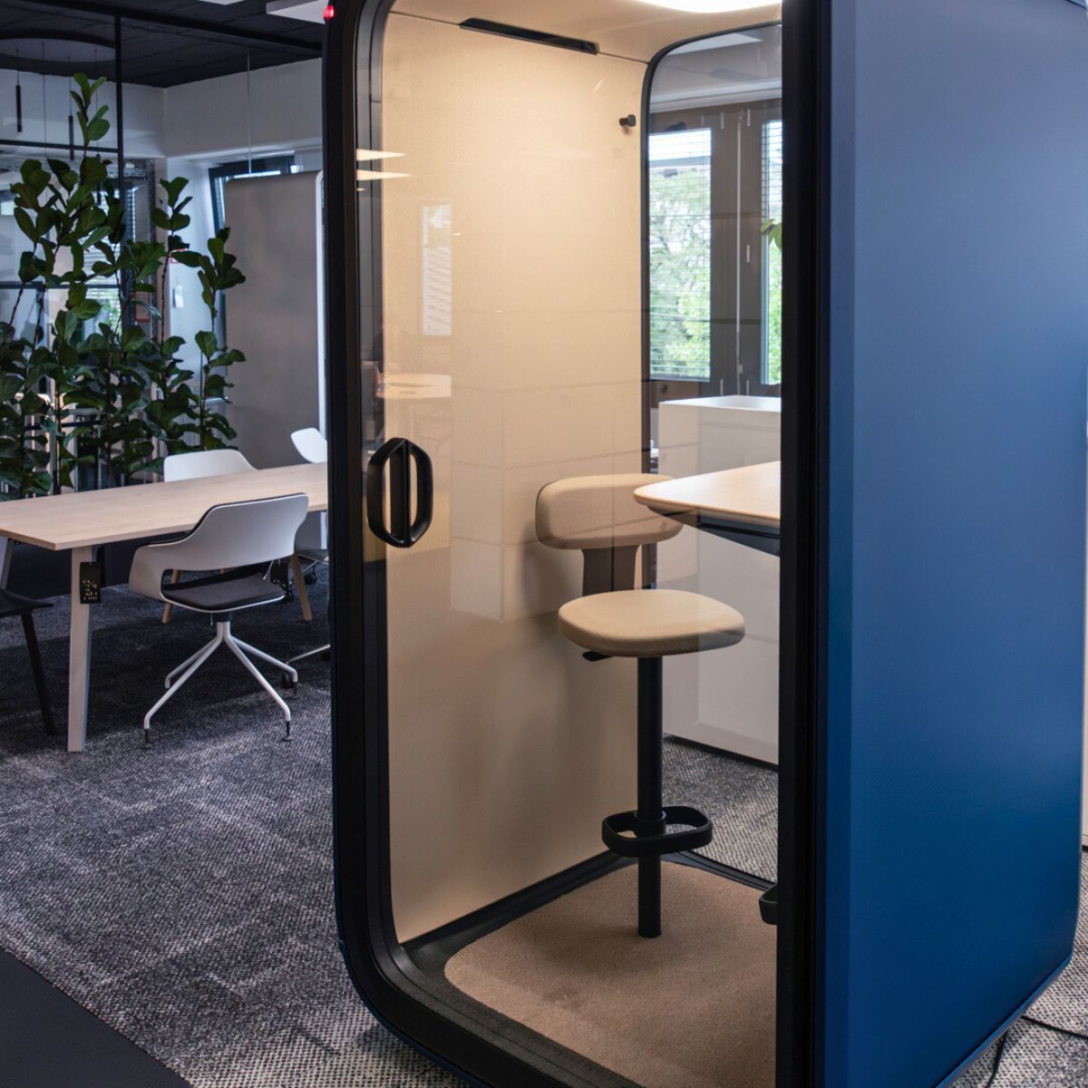 Telefonbox von Framery als Produktbeispiel für den designfunktion Sale vom 17. bis 25. Oktober 2025