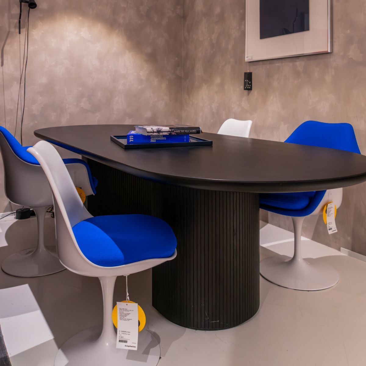 Tisch mit Stühlen als Produktbeispiele für den designfunktion Sale vom 17. bis 25. Oktober 2025