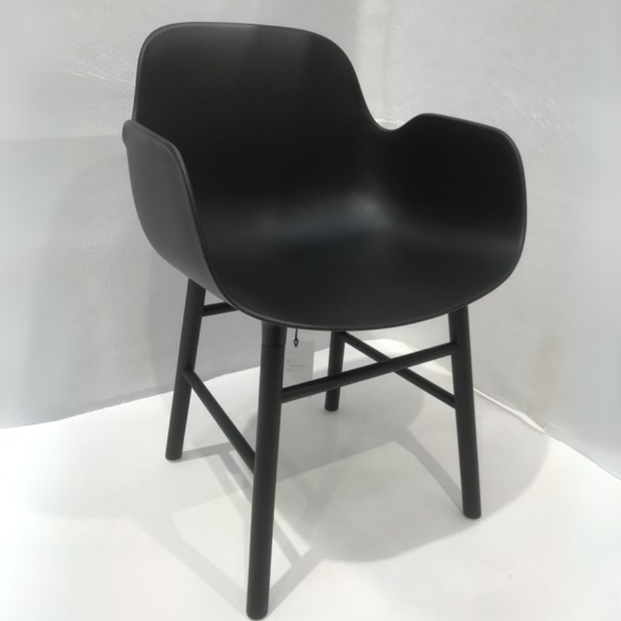 Stuhl von Norman Copenhagen im designfunktion Outlet in Oberschleißheim