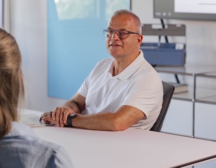 Frank Blassdörfer beim Nutzerdialog im Rahmen des Office Effizienzchecks von designfunktion