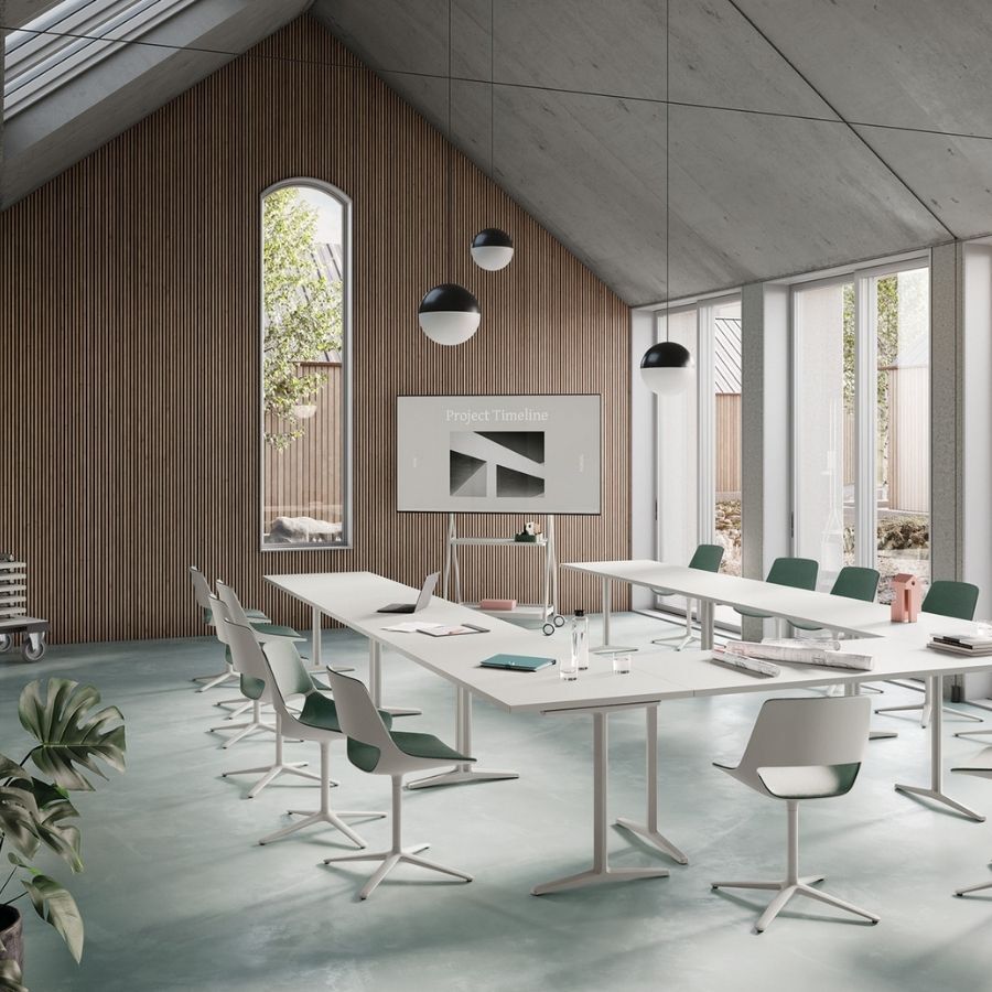 Scoop Besprechungsstühle von Brunner in einem Konferenzbereich