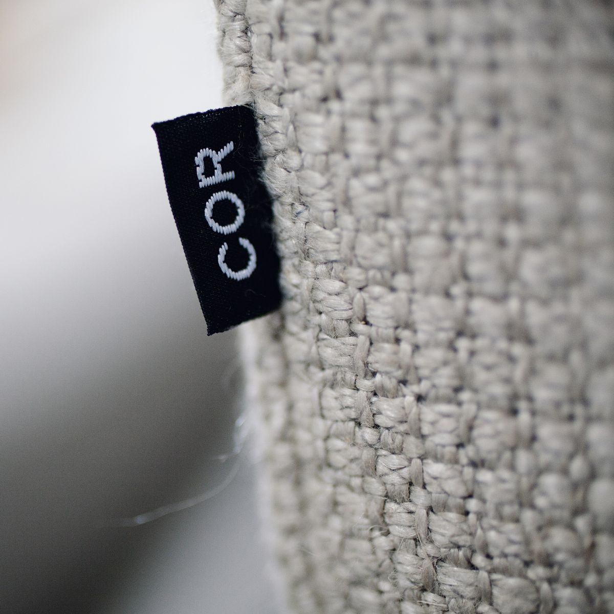 COR Label am Bezug eines Sitzmöbels