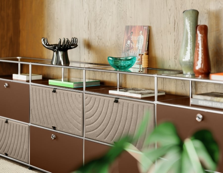 USM Haller Regal mit flexibel einsetzbaren, magnetisch befestigten USM Soft-Paneelen