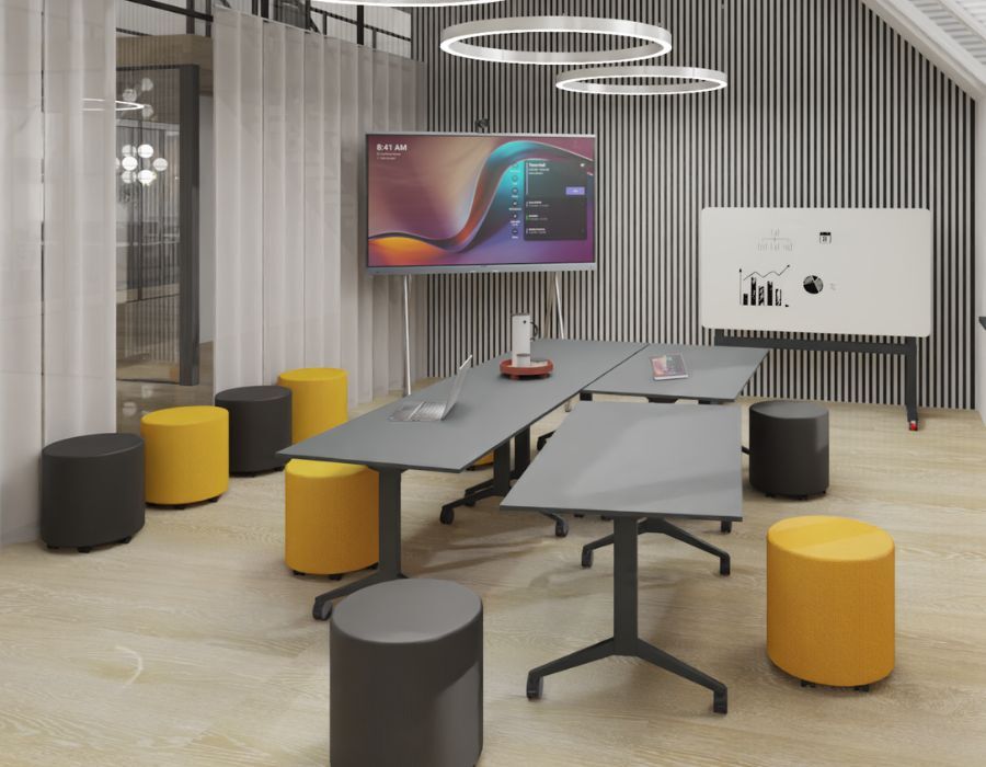 Collaboration Room für 8 Personen von designfunktion mit hybrider Konferenztechnik von Ricoh