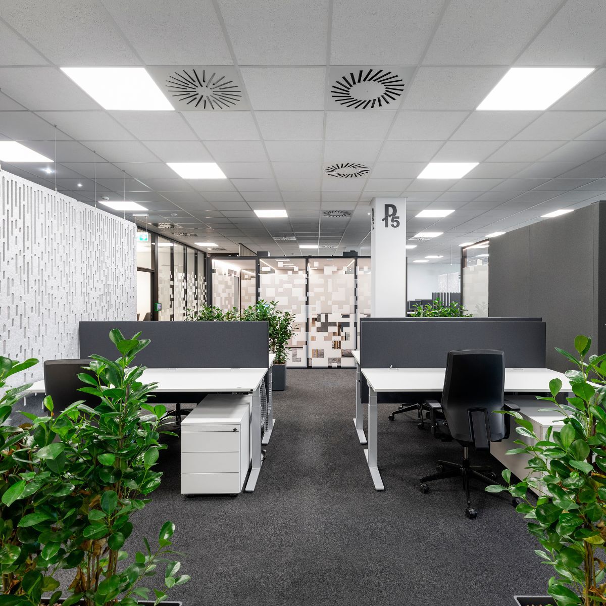 Einzelarbeitsplätze in der Arbeitswelt von Advantest am Standort München, geplant und eingerichtet von designfunktion