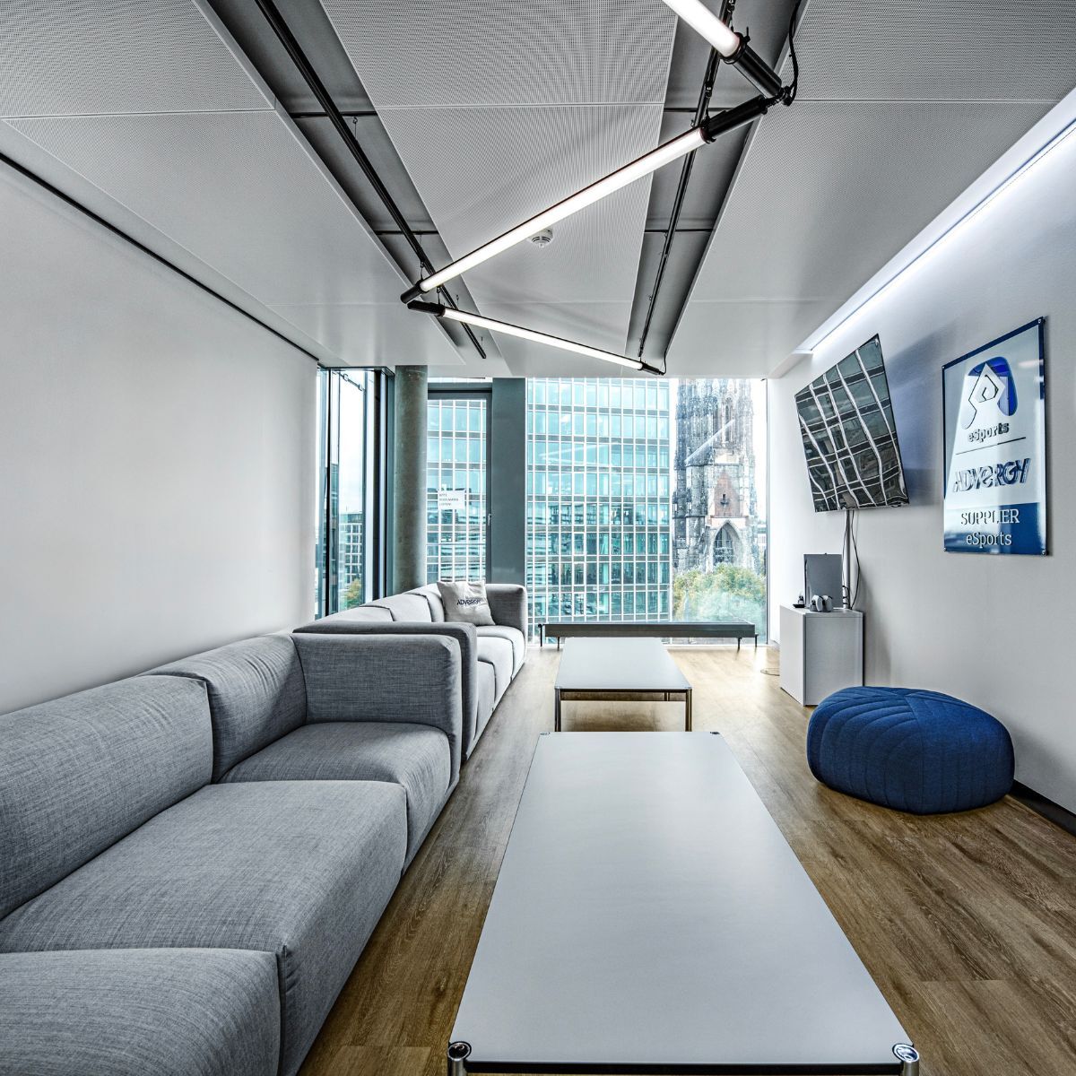 Loungebereich bei der Firma Advergy, Entwurfsplanung und Einrichtung durch designfunktion.