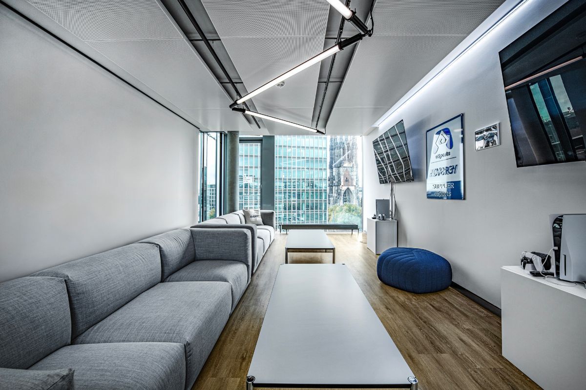 Loungebereich der Firma Advergy, Entwurfsplanung und Einrichtung durch designfunktion.