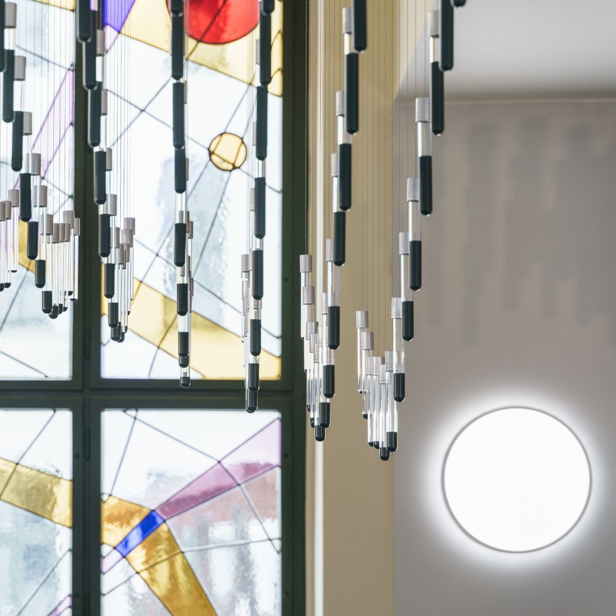 Deckenkunstwerk im Empfangsbereich des Geschäftsbereich IT der Charité, geplant und eingerichtet von designfunktion