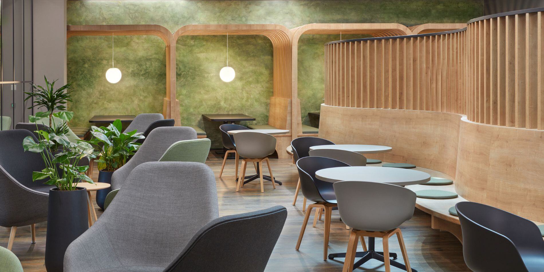 Blick in den Gemeinschaftsbereich von Eisen Fischer, geplant und eingerichtet von designfunktion