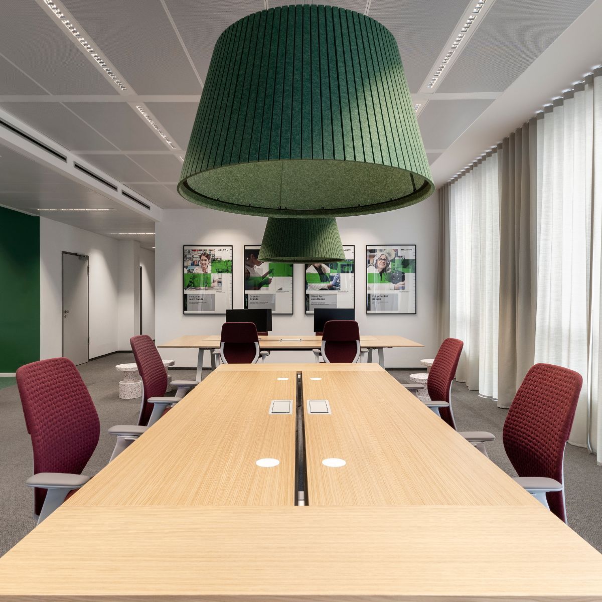 offener Multispace-Bereich in der Arbeitswelt der Haleon Germany GmbH, geplant und eingerichtet von designfunktion