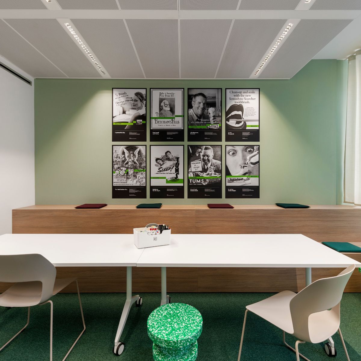 Bereich für agile Meetings in der Arbeitswelt der Haleon Germany GmbH, geplant und eingerichtet von designfunktion