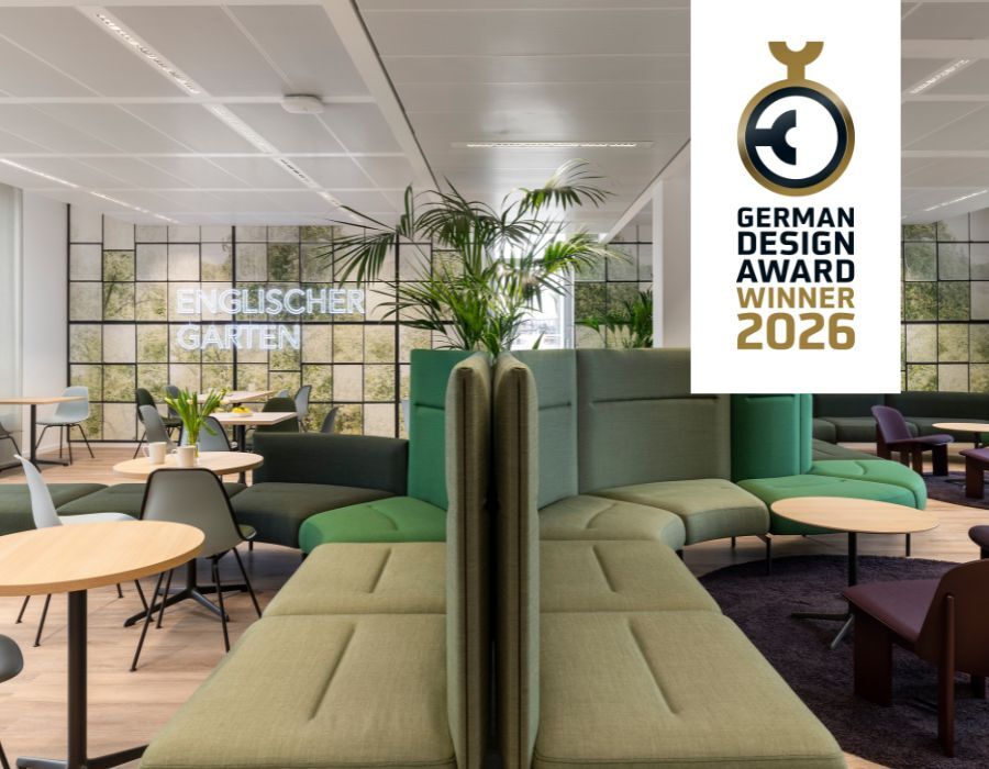 Blick in den großzügigen Gemeinschaftsbereich der Arbeitswelt der Haleon Germany GmbH, geplant und eingerichtet von designfunktion, ausgezeichnet mit dem German Design Award 2026