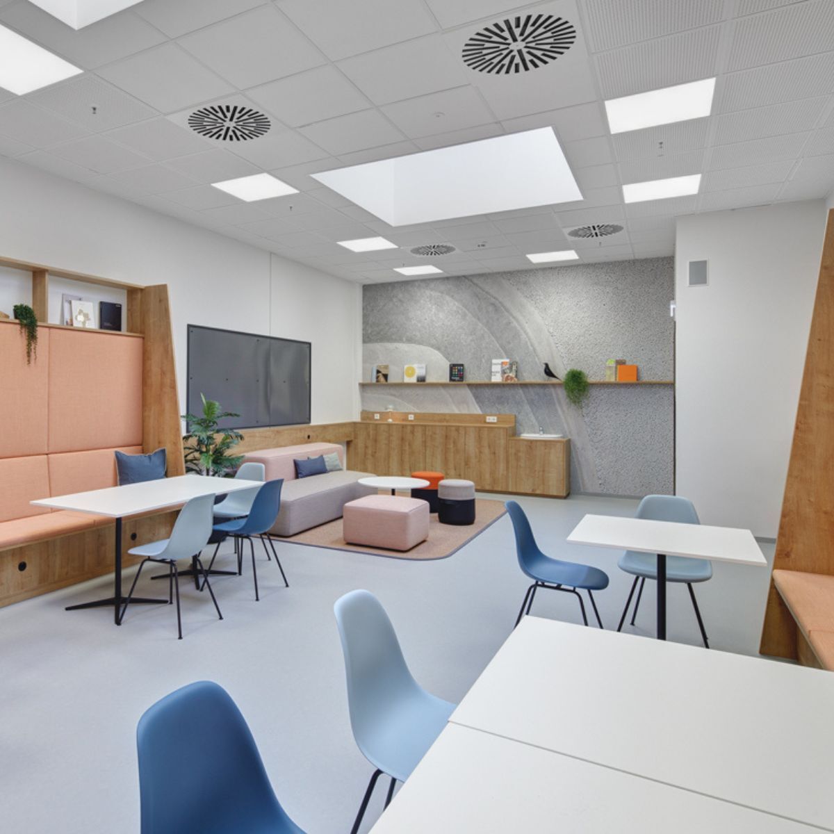 Essensbereich der Hochschule für angewandte Wissenschaft Ansbach, geplant und eingerichtet von designfunktion