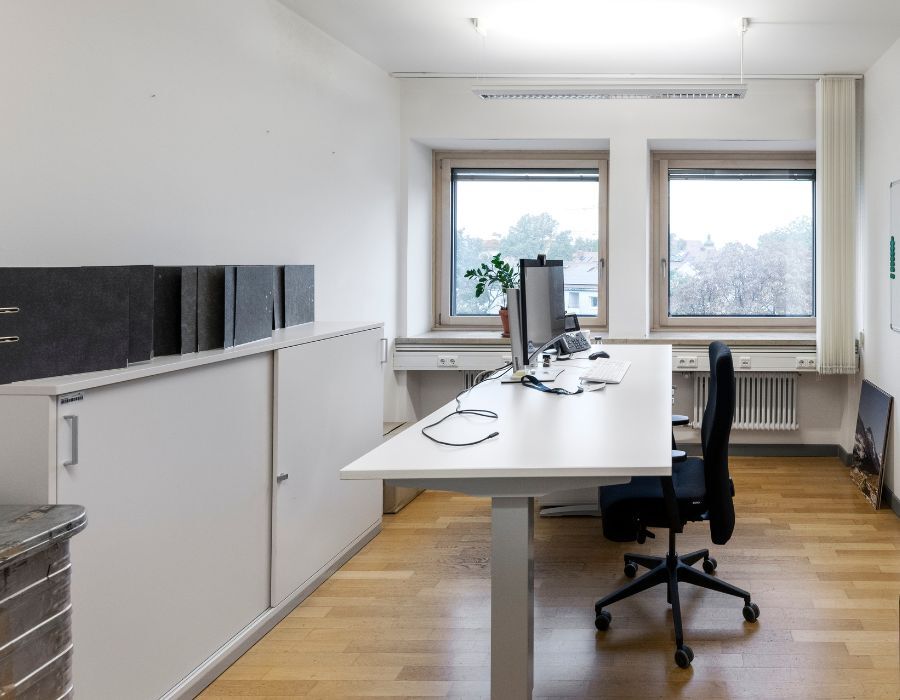 Einzelbüro in der Zentrale der Immobilien Freistaat Bayern vor dem Umzug und der Neugestaltung der Arbeitswelt mit Unterstützung von designfunktion