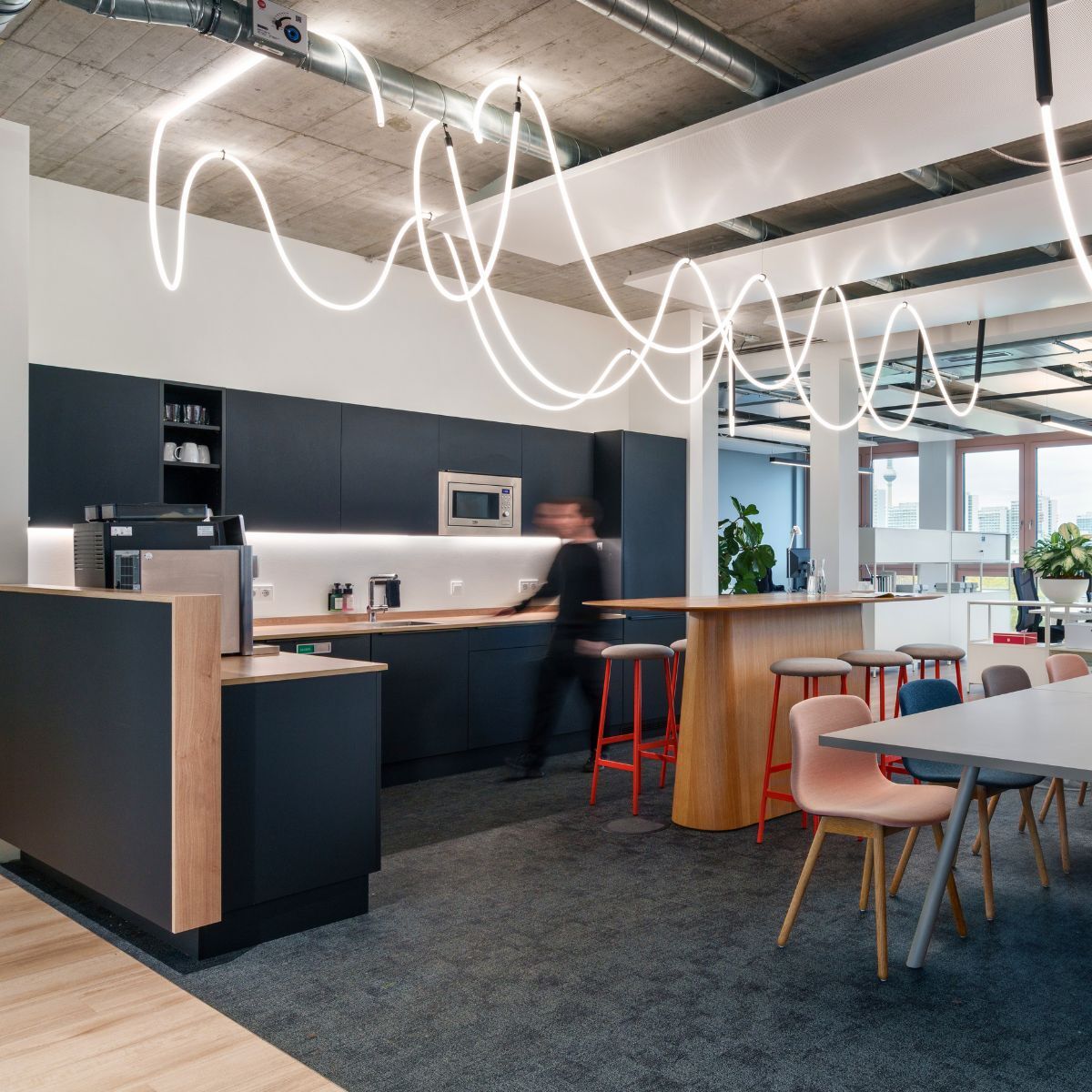Küche im Gemeinschaftsbereich von Johanssen + Kretschmer, geplant und eingerichtet von designfunktion