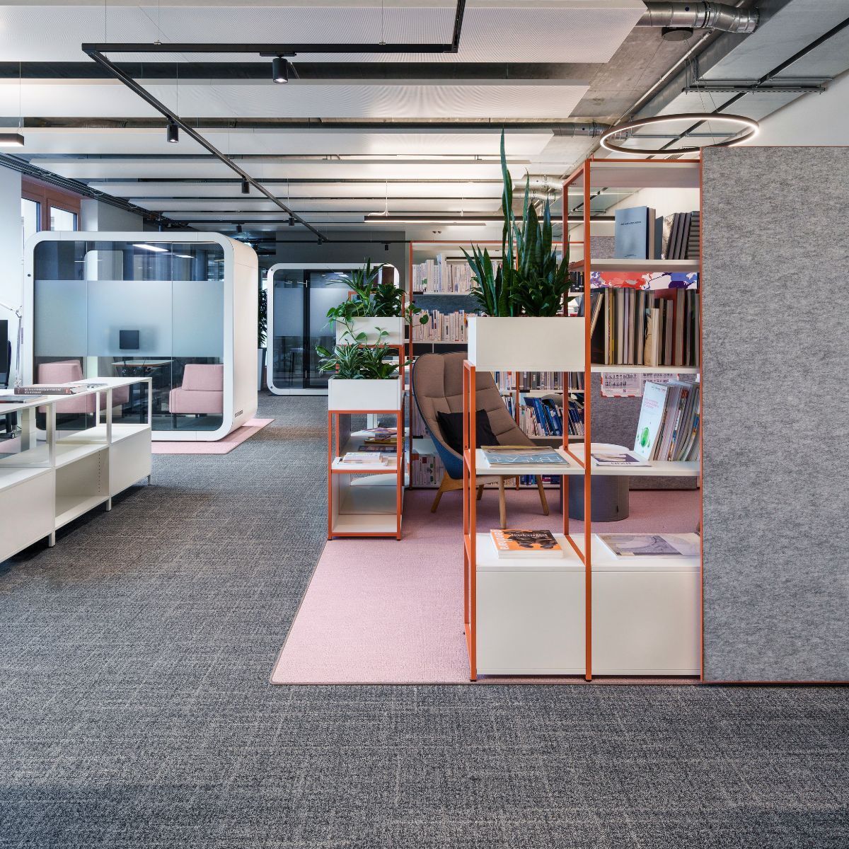 Blick in die neue Arbeitswelt von Johanssen + Kretschmer, geplant und eingerichtet von designfunktion