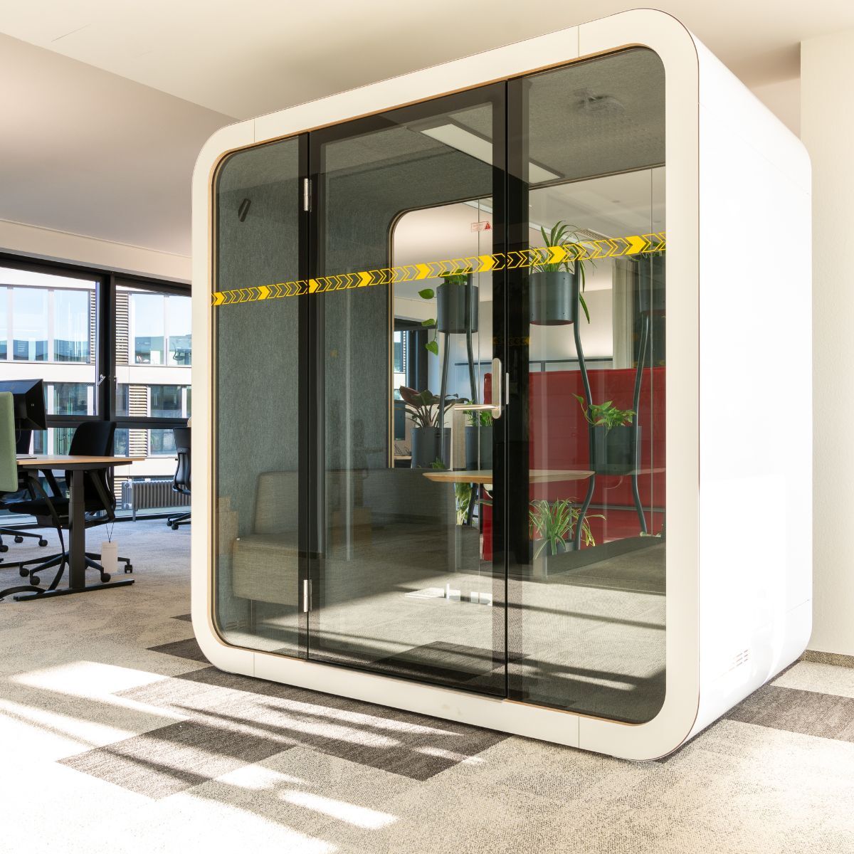Besprechungskabine in der neuen Arbeitswelt eines Logistikdienstleisters, geplant und eingerichtet von designfunktion