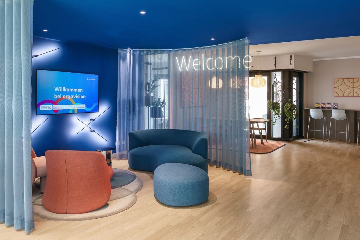 Empfangsbereich von Orgavision, geplant und eingerichtet von designfunktion