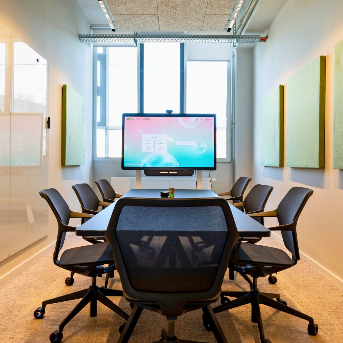 Besprechungsraum im Headquarter von Proxima Fusion, konzipiert und eingerichtet von designfunktion