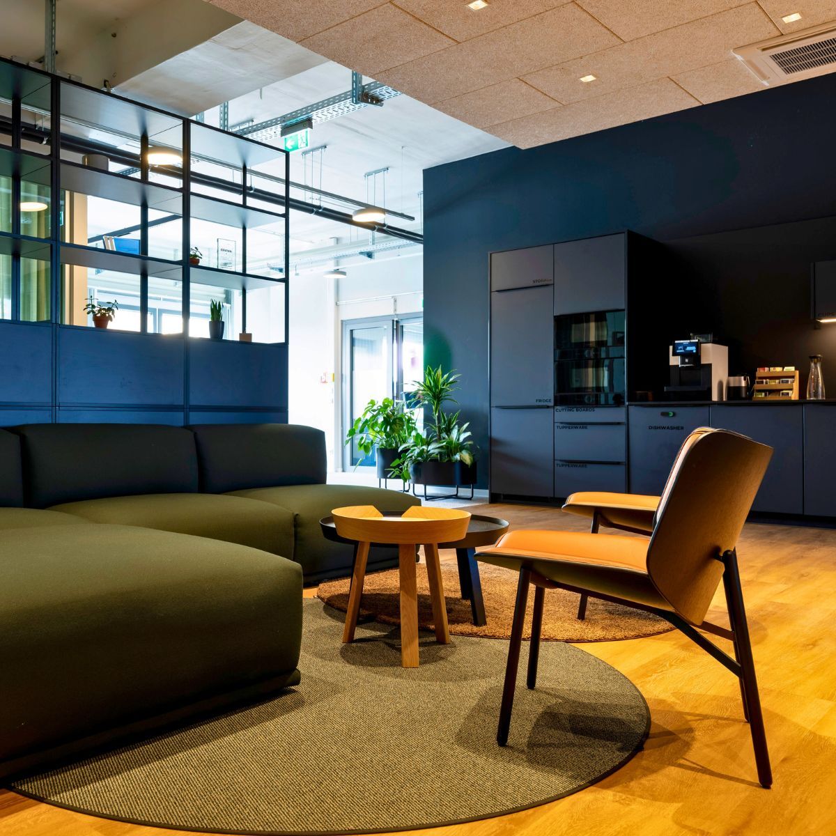 Loungemöbel im Headquarter von Proxima Fusion, eingerichtet von designfunktion
