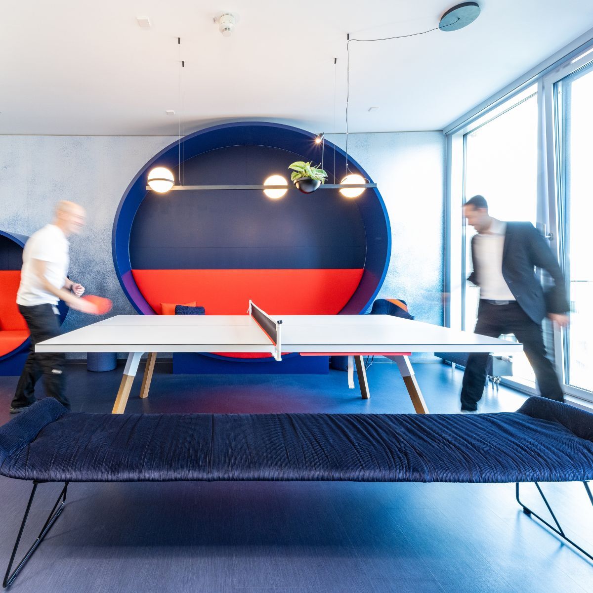 Tischtennisplatte im Büro der Sparkassenakademie Baden-Württemberg, eingerichtet von designfunktion