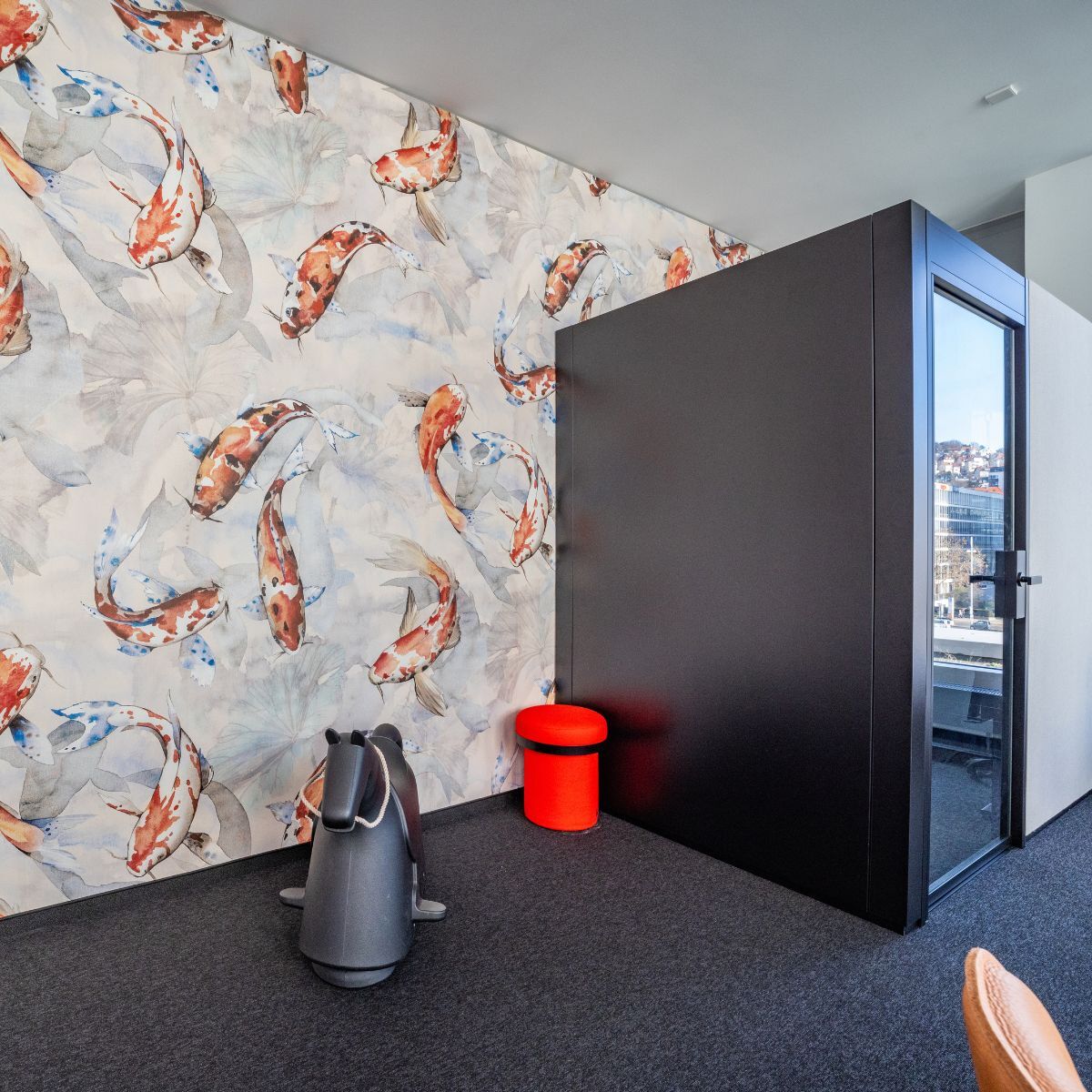 Wandtapete im Büro der Sparkassenakademie Baden-Württemberg, eingerichtet von designfunktion