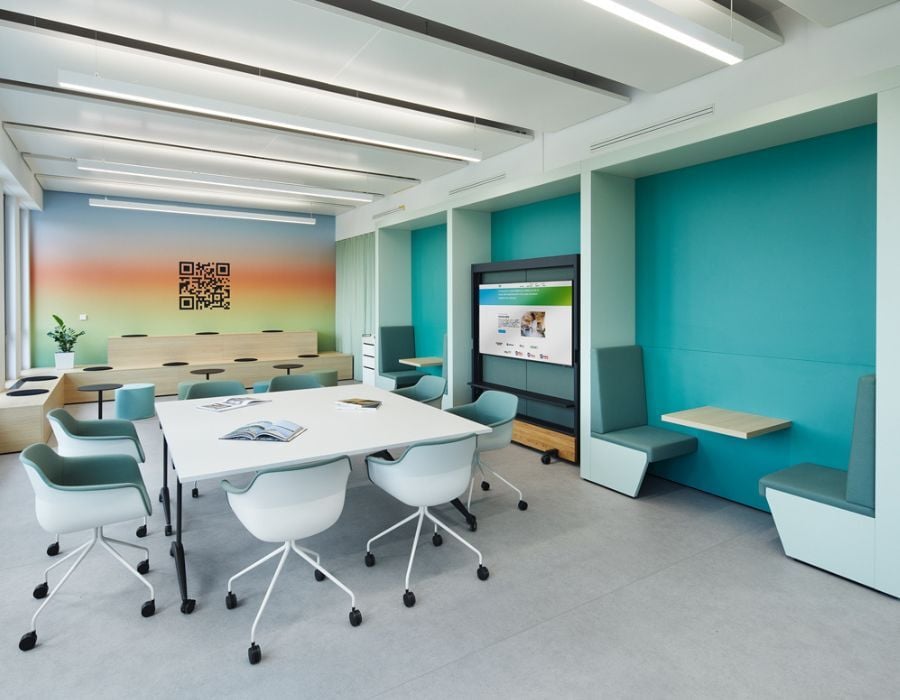 variabel nutzbarer Besprechungsraum im Cube vom Verlag Nürnberger Presse, geplant und eingerichtet von designfunktion