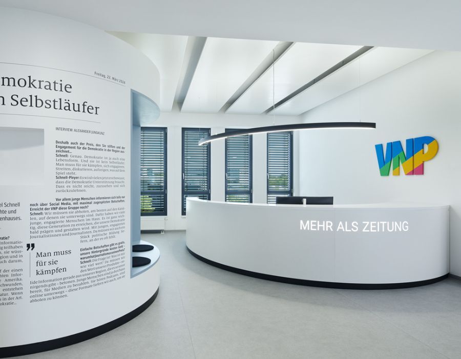 Empfangsbereich im Cube vom Verlag Nürnberger Presse, geplant und eingerichtet von designfunktion