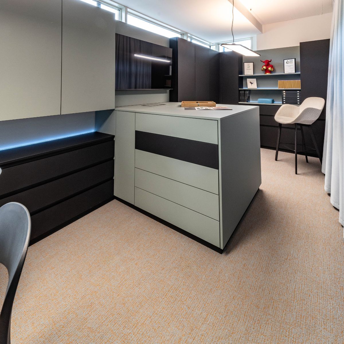 Stauraum-Lösungen fürs Büro im designfunktion Schauraum in Heidelberg