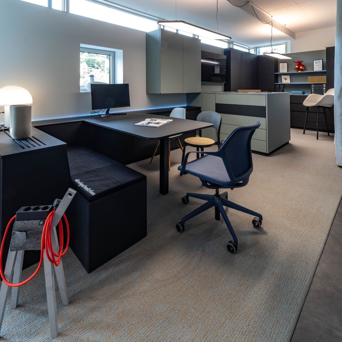 Büromöbel im designfunktion Schauraum in Heidelberg