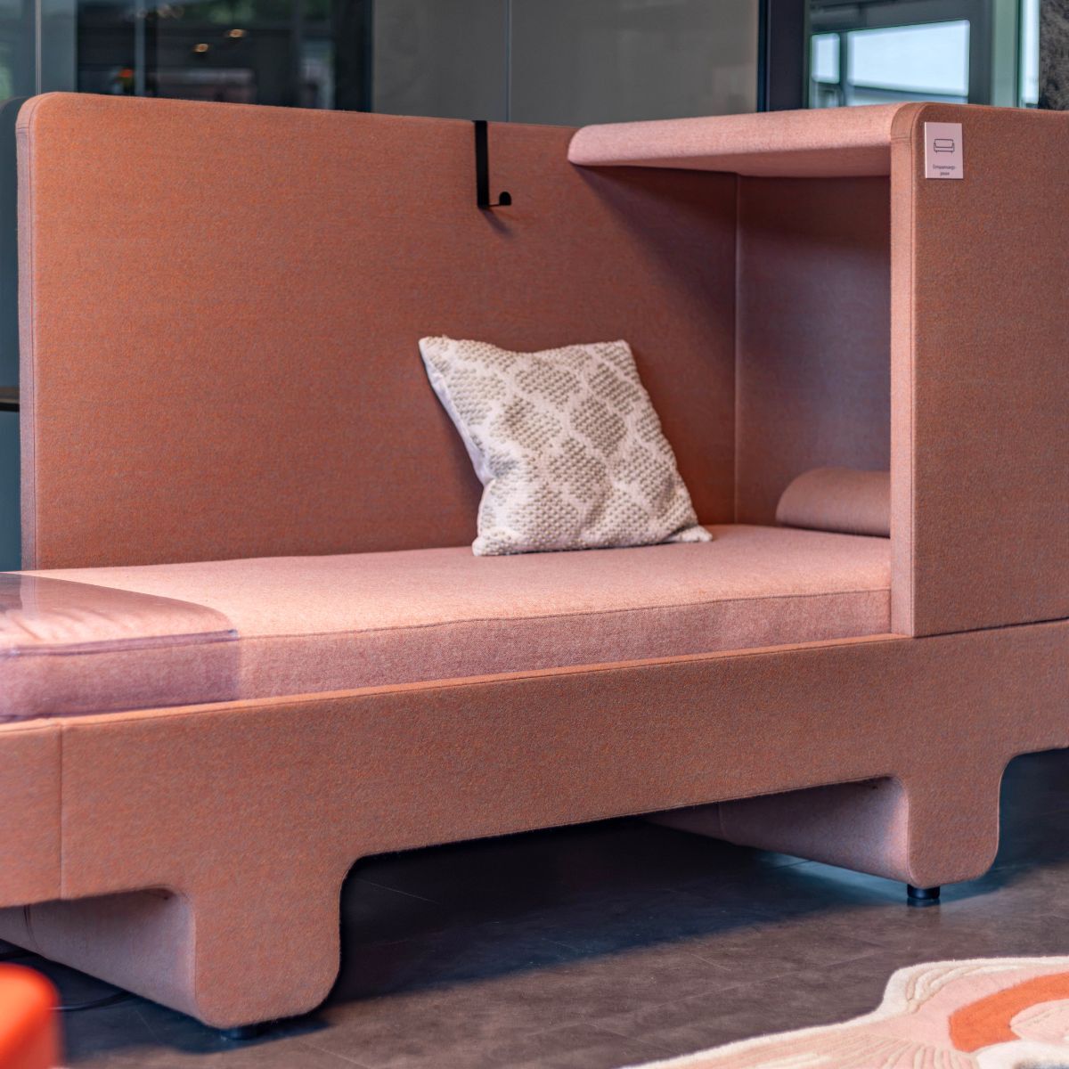 Tagesliege für Ruhepausen im designfunktion Schauraum in Heidelberg