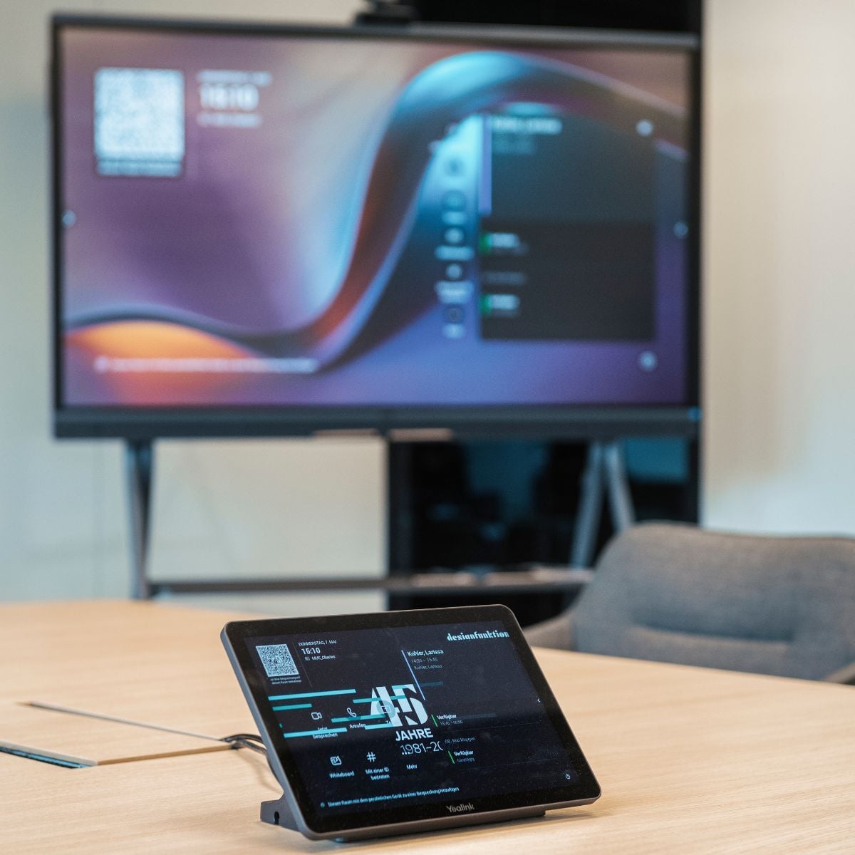 Hybride Konferenztechnik im neuen Schauraum von designfunktion in München